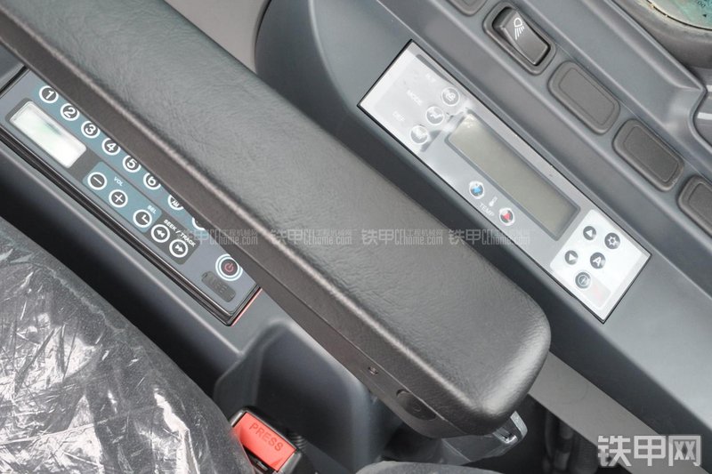 神钢SK260LC-8挖掘机局部