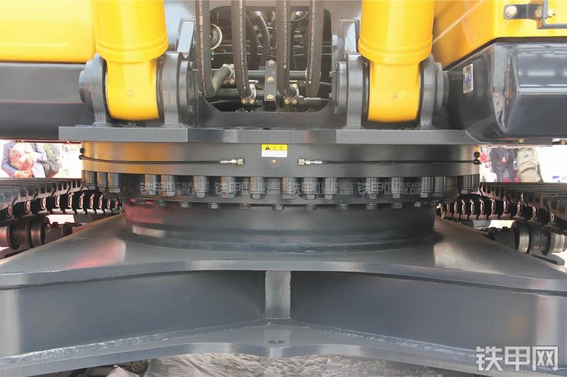 山重建机MC500LC-8挖掘机局部