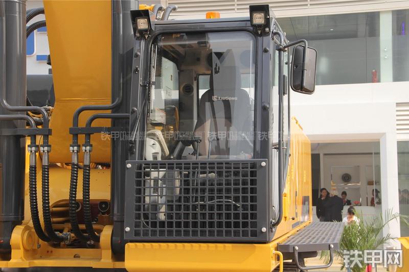 柳工CLG970E挖掘机局部