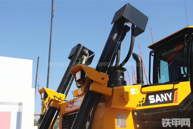 三一重工SYT70推土机局部