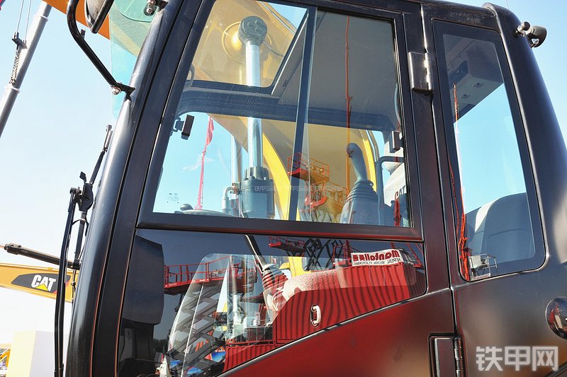 卡特彼勒M317D2挖掘机局部