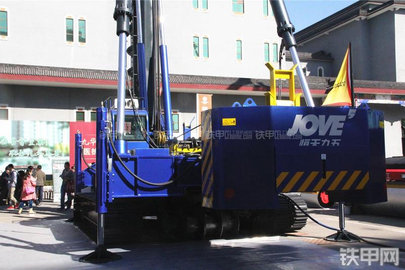 恒天九五JU132长螺旋钻机局部