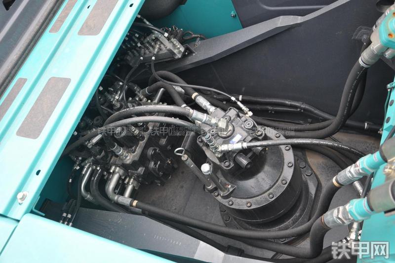 神钢SK260LC-8挖掘机局部