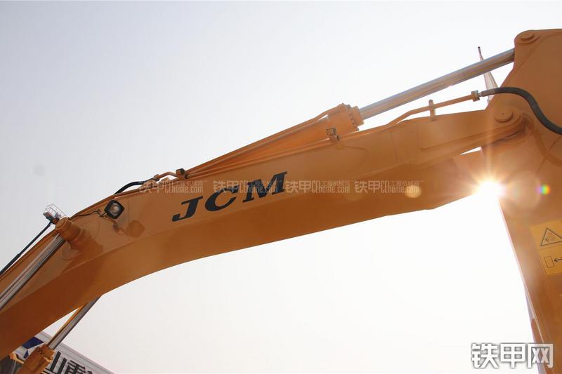 山重建机MC386LC-8挖掘机局部