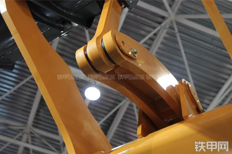 英轩重工YX656-LNG装载机局部