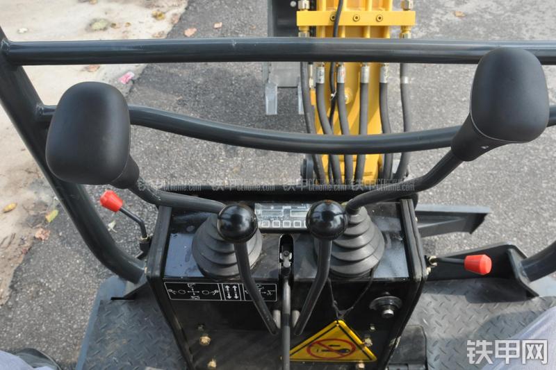 玉柴YC20-8挖掘机局部