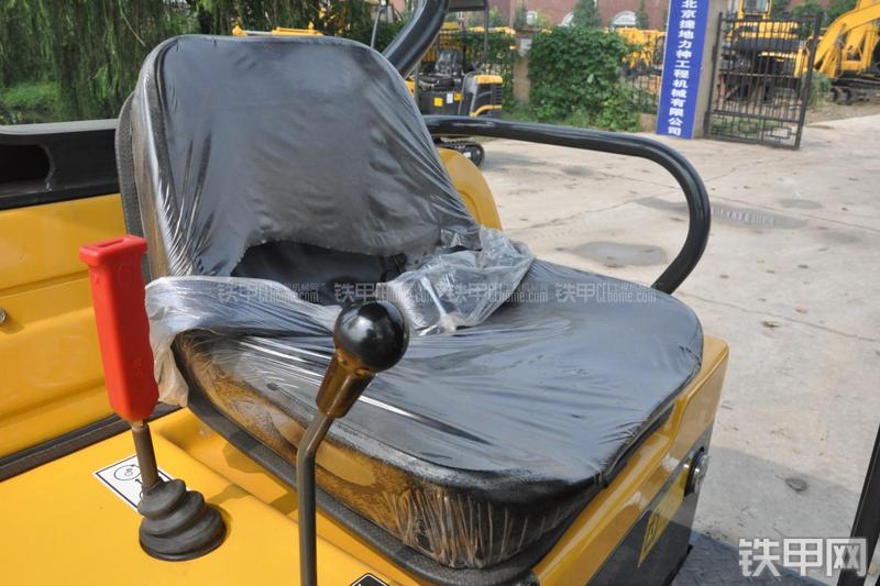 玉柴YC20-8挖掘机局部