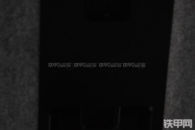 特雷克斯TLB820挖掘装载机局部