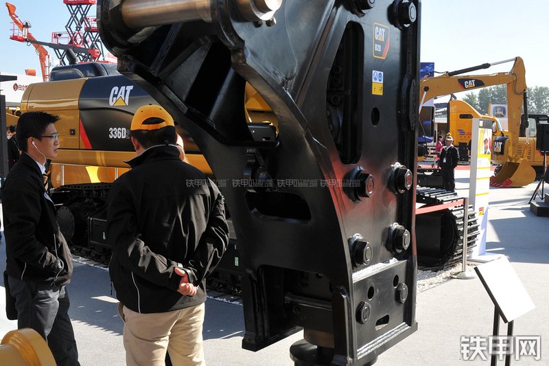 卡特彼勒B20破碎锤局部