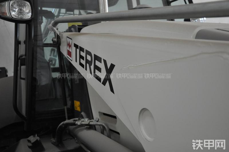 特雷克斯TLB820挖掘装载机局部