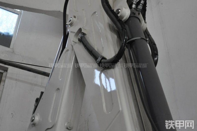 特雷克斯TLB820挖掘装载机局部