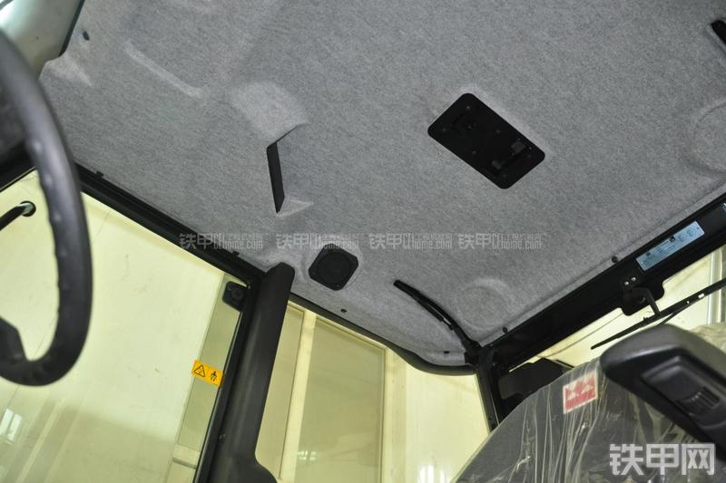 特雷克斯TLB820挖掘装载机局部