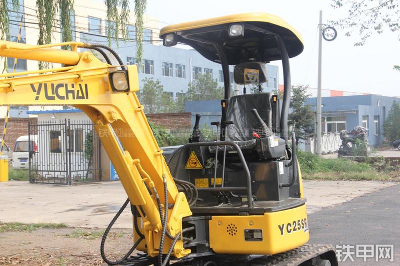 玉柴YC25SR挖掘机局部