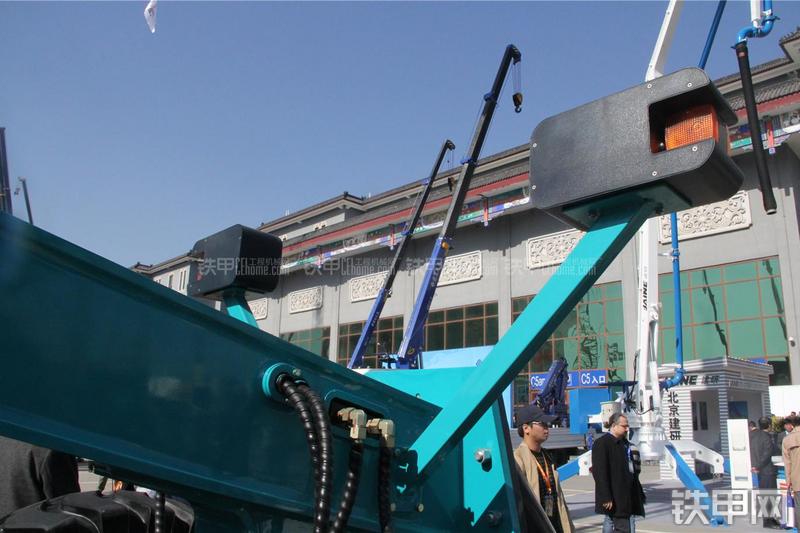 山河智能SWPY180A平地机局部