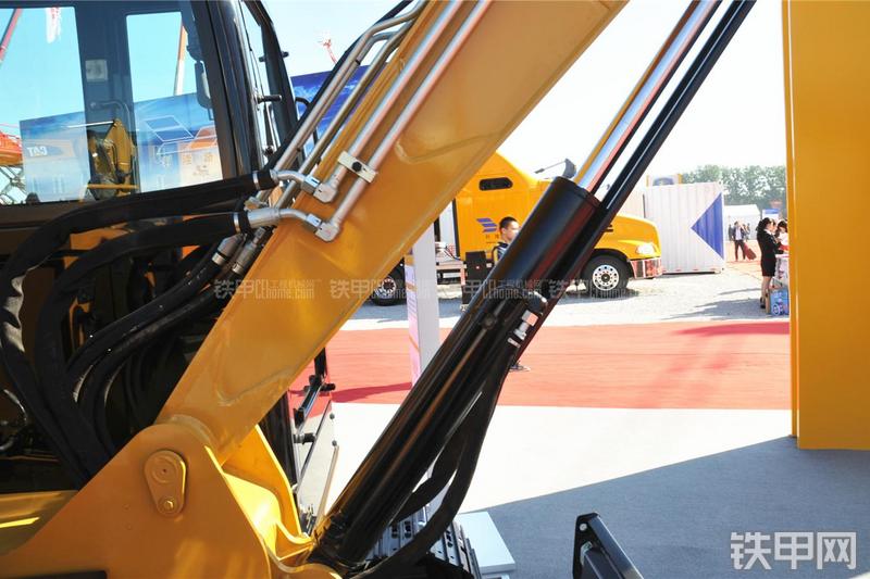 卡特彼勒305.5E液压挖掘机局部