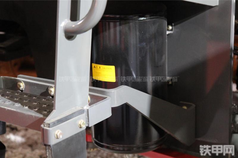 英轩重工YX656-LNG装载机局部