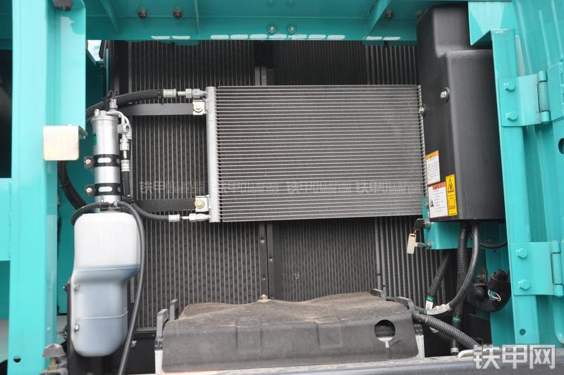 神钢SK260LC-8挖掘机局部