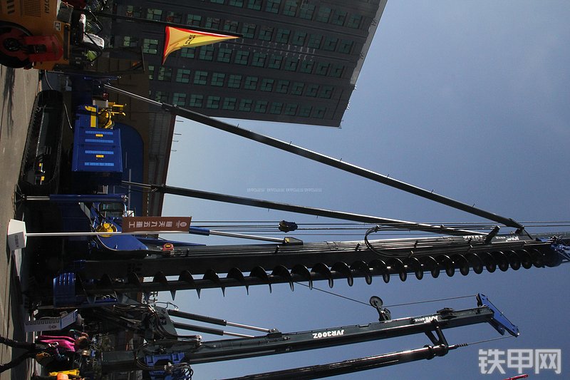 恒天九五JU132长螺旋钻机整机外观