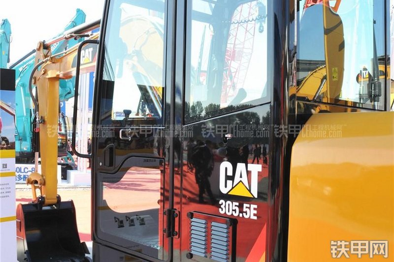 卡特彼勒305.5E液压挖掘机局部