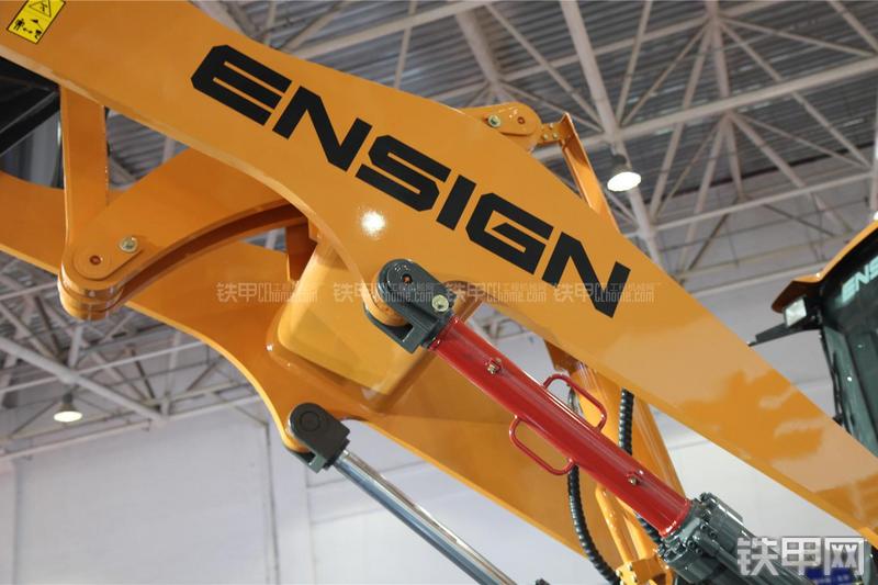 英轩重工YX656-LNG装载机局部