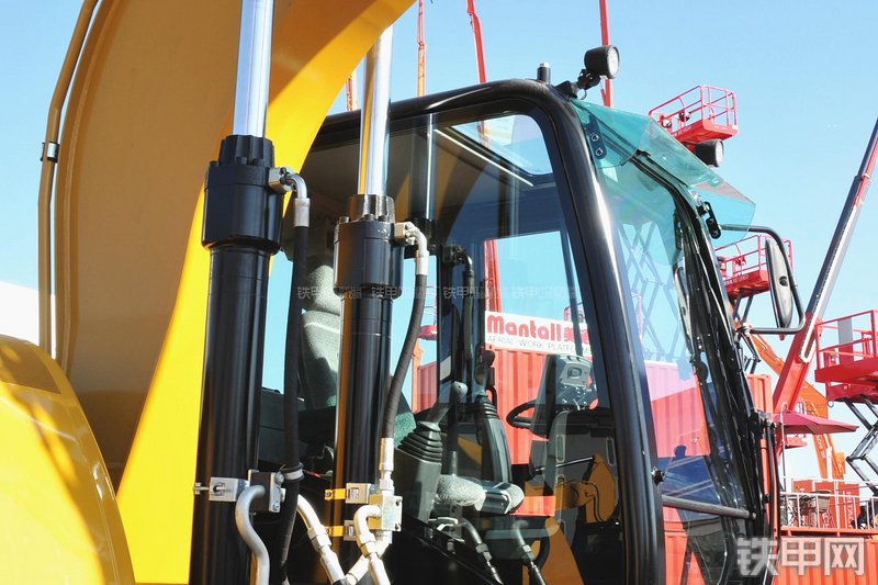 卡特彼勒M317D2挖掘机局部