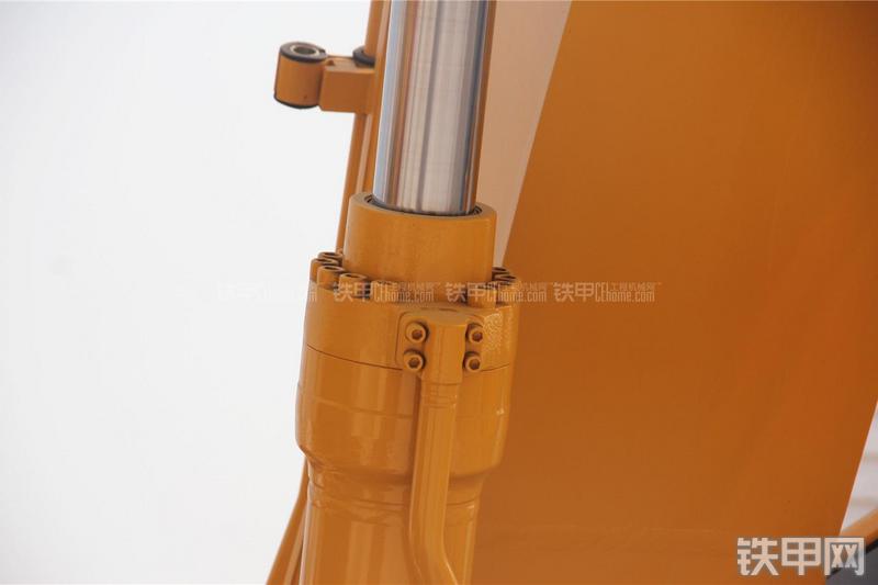 山重建机MC386LC-8挖掘机局部