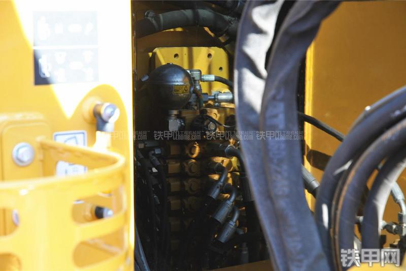 卡特彼勒305.5E液压挖掘机局部