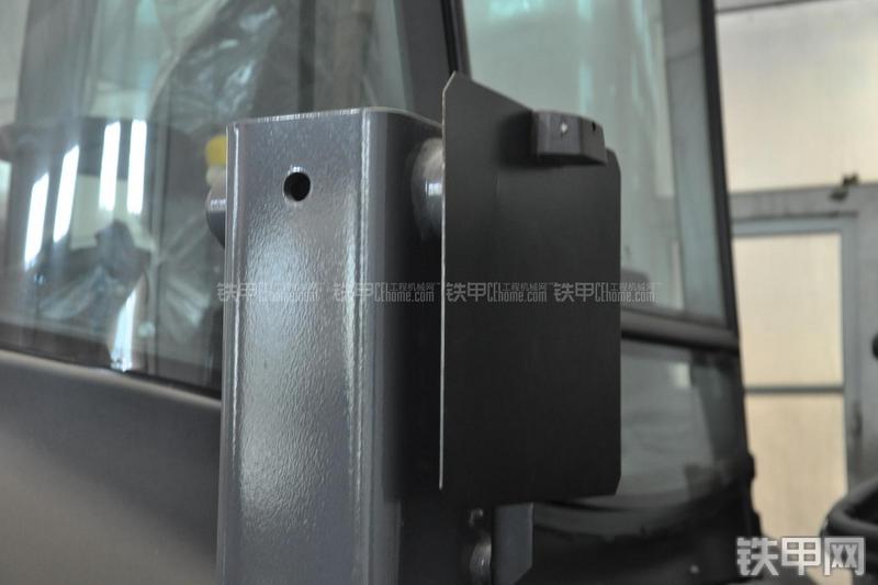 特雷克斯TLB820挖掘装载机局部