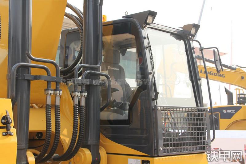 柳工CLG970E挖掘机局部