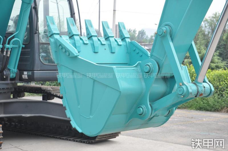 神钢SK260LC-8挖掘机局部