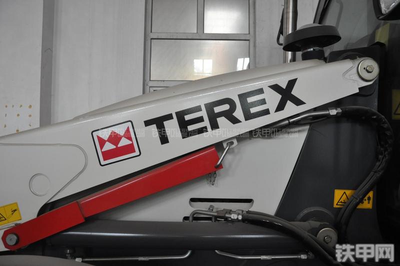 特雷克斯TLB820挖掘装载机局部