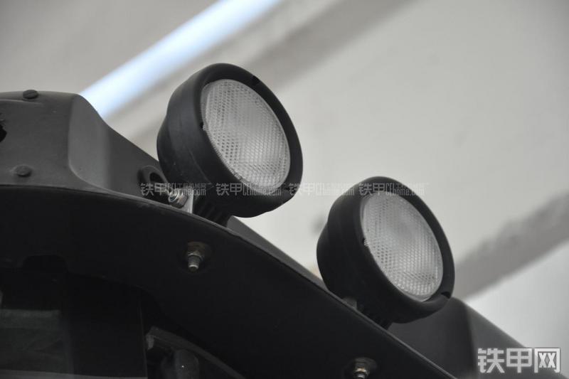 特雷克斯TLB820挖掘装载机局部