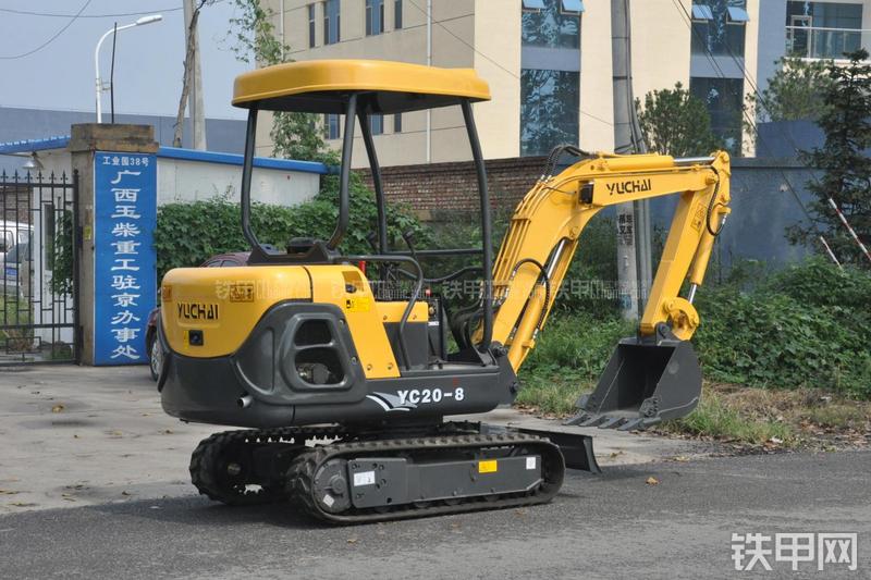玉柴YC20-8挖掘机整机外观