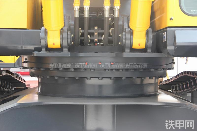 山重建机MC386LC-8挖掘机局部