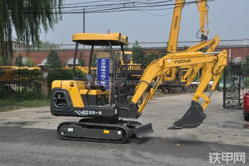 玉柴YC20-8挖掘机整机外观