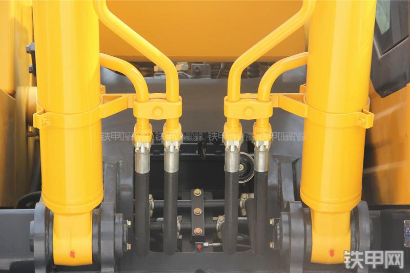 山重建机MC386LC-8挖掘机局部