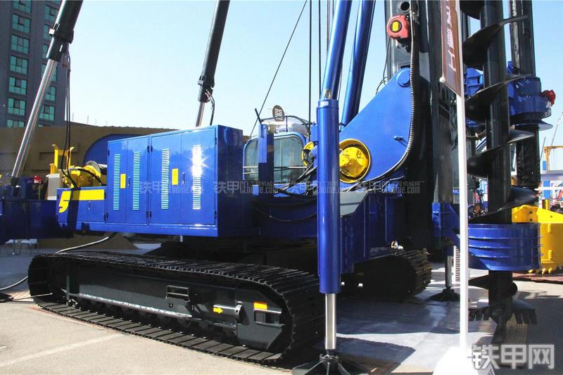 恒天九五JU132长螺旋钻机局部