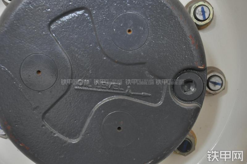 特雷克斯TLB820挖掘装载机局部