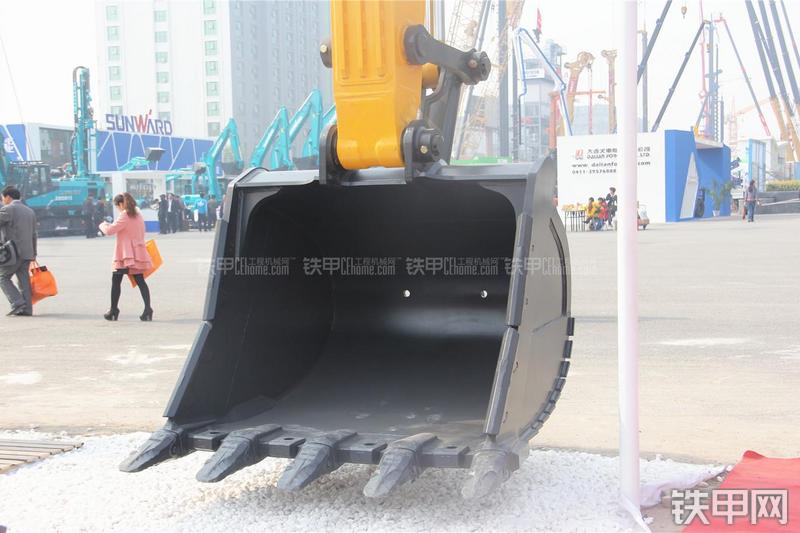 山重建机MC500LC-8挖掘机局部