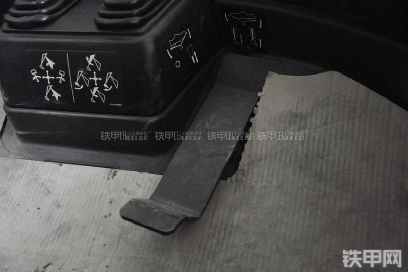 特雷克斯TLB820挖掘装载机局部