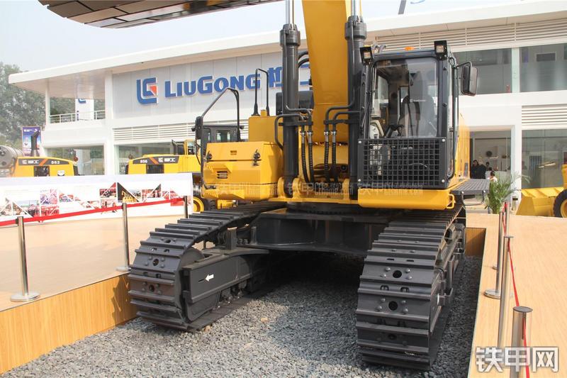 柳工CLG970E挖掘机整机外观