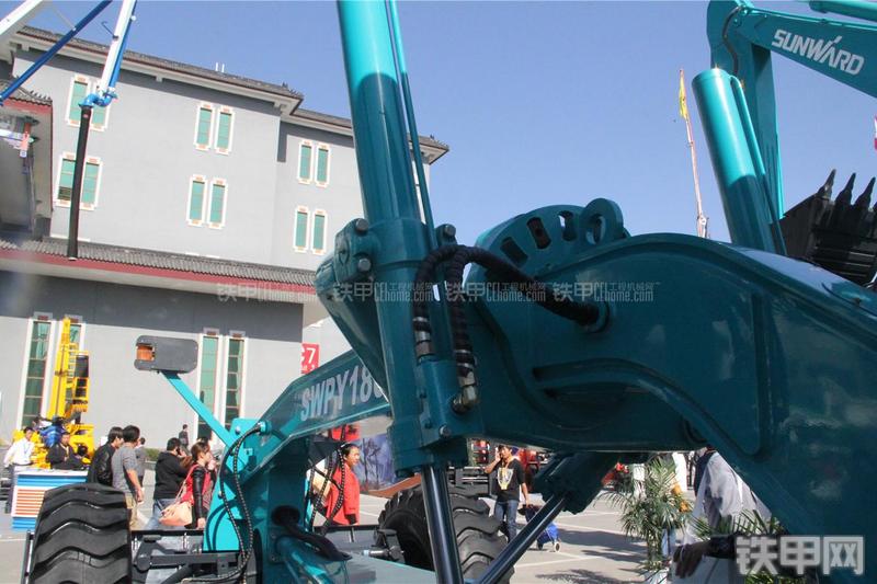 山河智能SWPY180A平地机局部