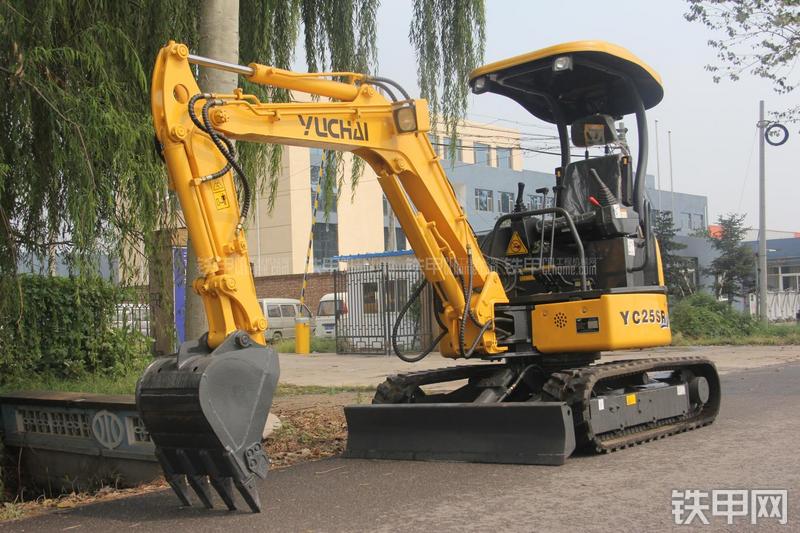 玉柴YC25SR挖掘机整机外观