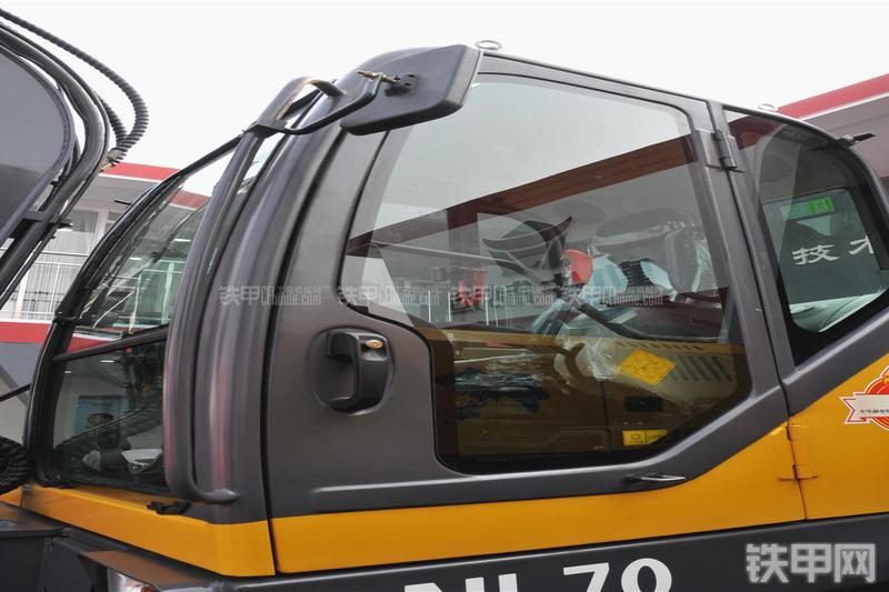 重庆勤牛QNL70挖掘机局部