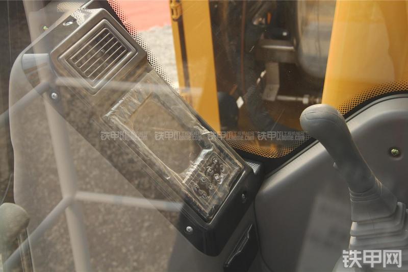 厦工XG822LNG挖掘机局部