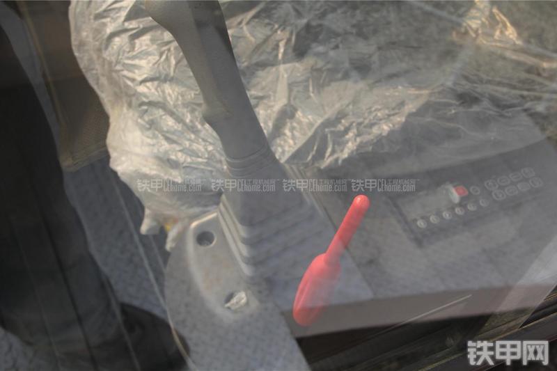 厦工XG822LNG挖掘机局部