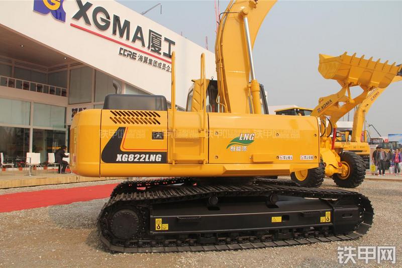 厦工XG822LNG挖掘机整机外观