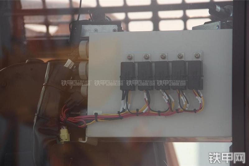 京城长野NS35R-8挖掘机局部