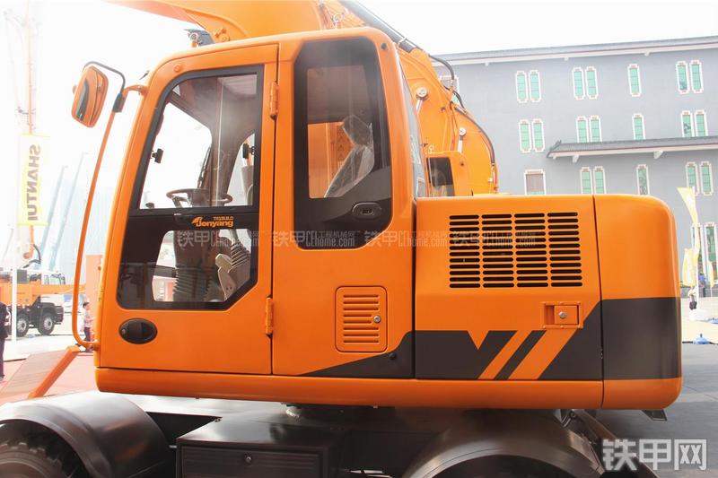 詹阳重工JYL6085挖掘机局部