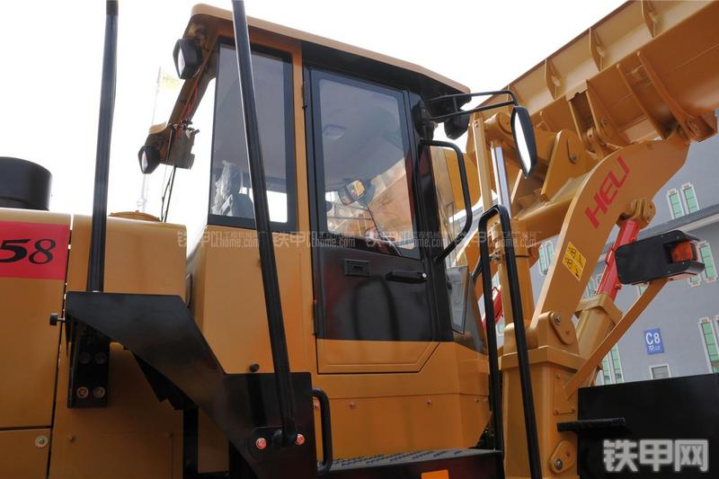合力HL958II-WS装载机局部